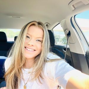 Meet your Posher, Elizabeth